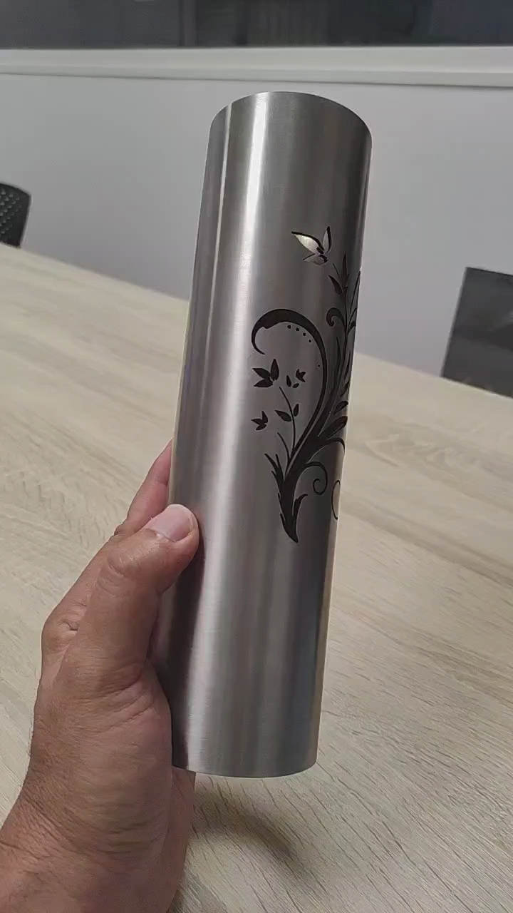 Design inox brossé motif floral — visuel 1