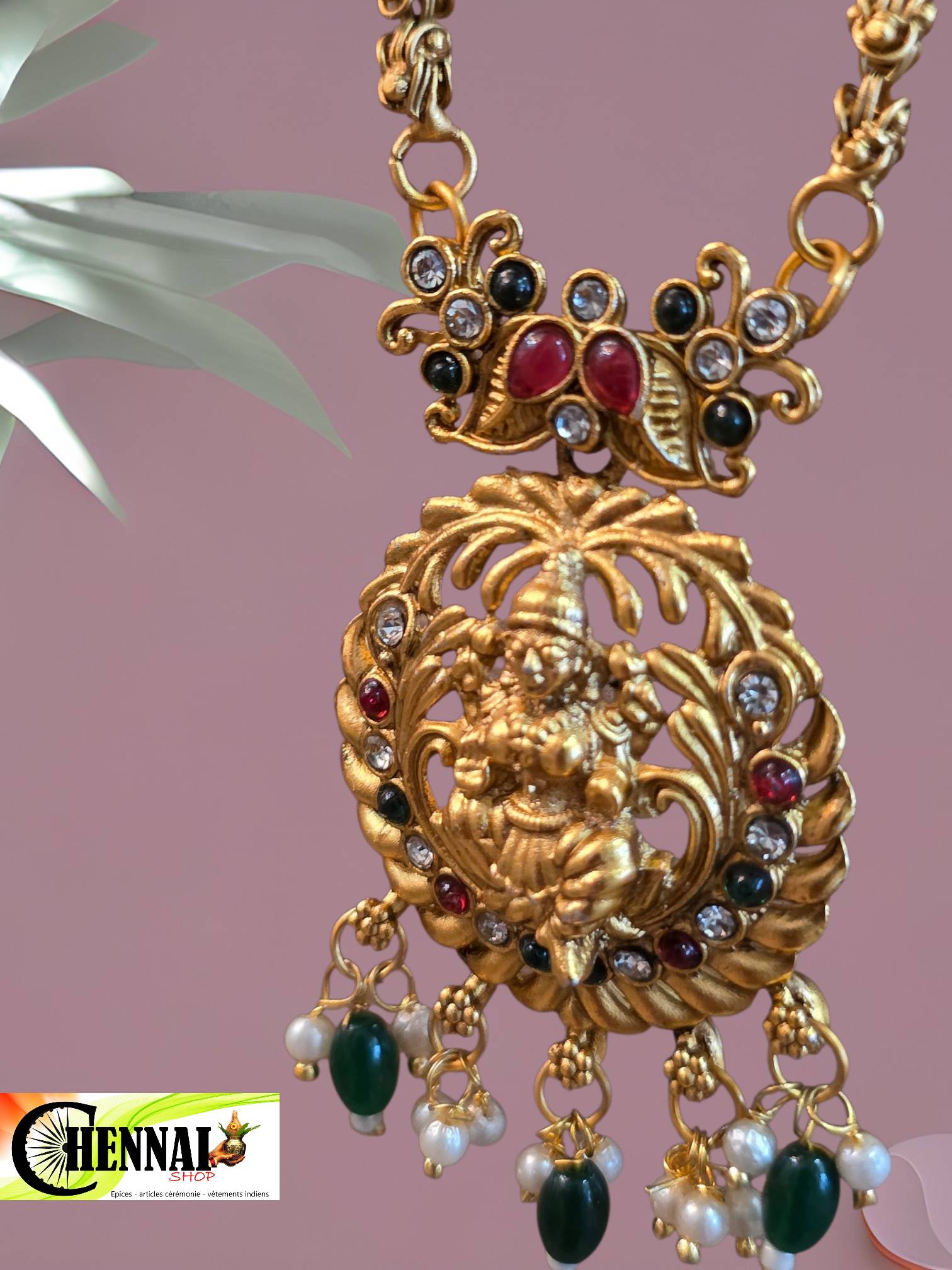 Parure dorée traditionnelle pendentif déesse perles vertes et jhumka — visuel 2