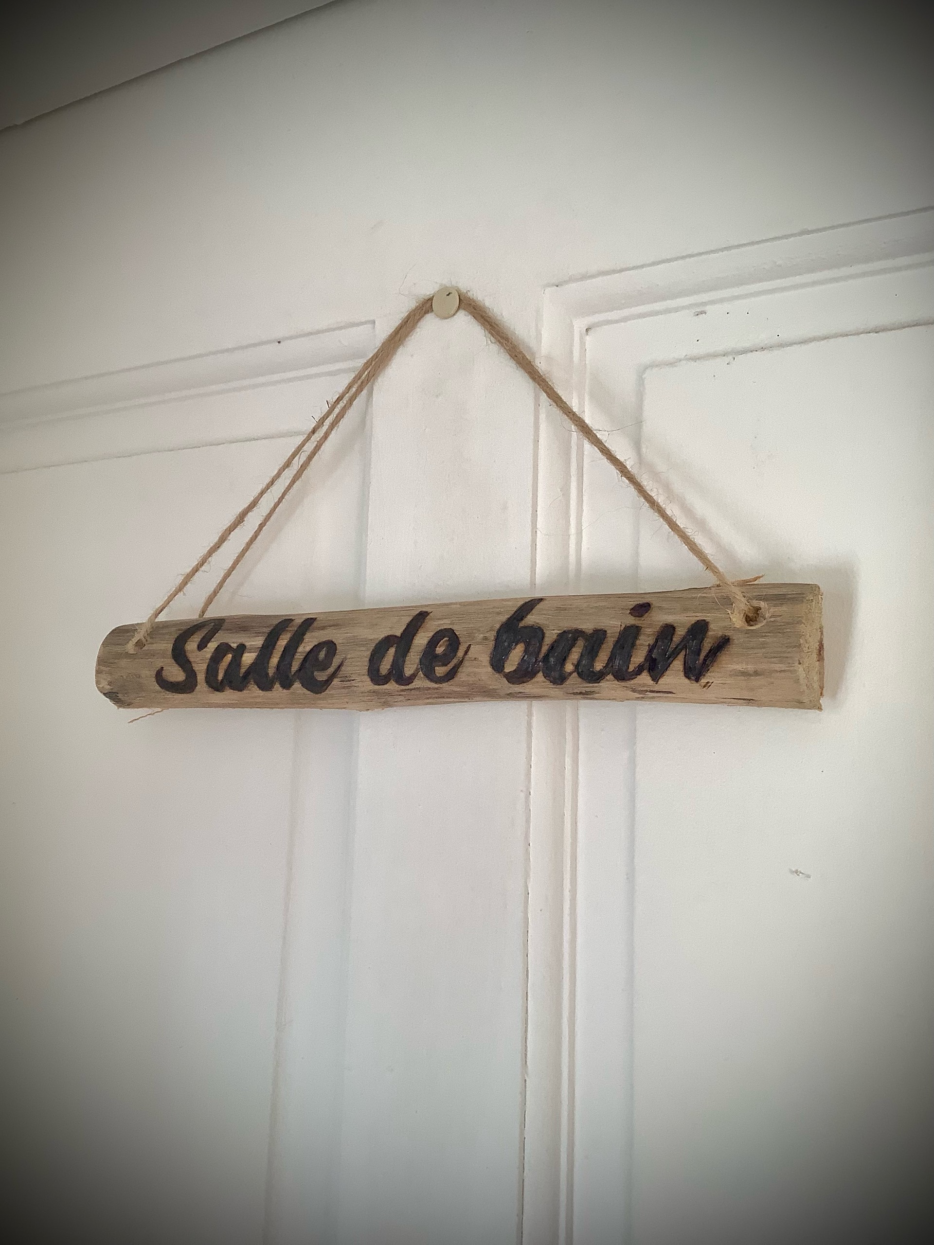 pancarte de porte en bois flotté brut gravé à personnaliser — visuel 3