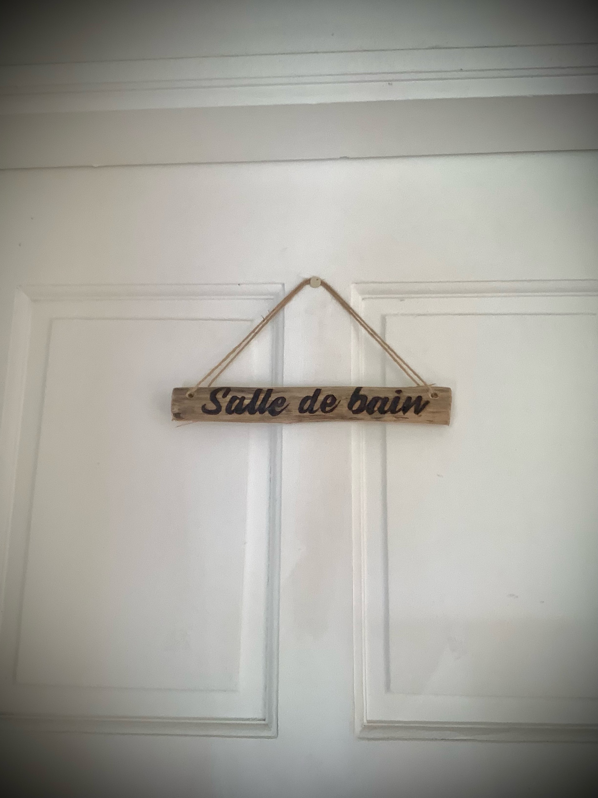 pancarte de porte en bois flotté brut gravé à personnaliser — visuel 2