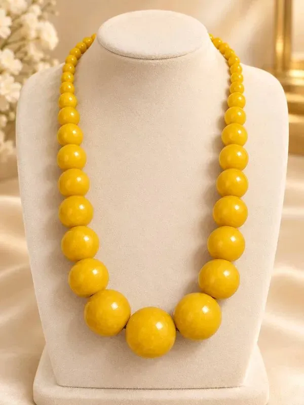 Collier de perles en bois de couleur jaune - Style classique et élégant