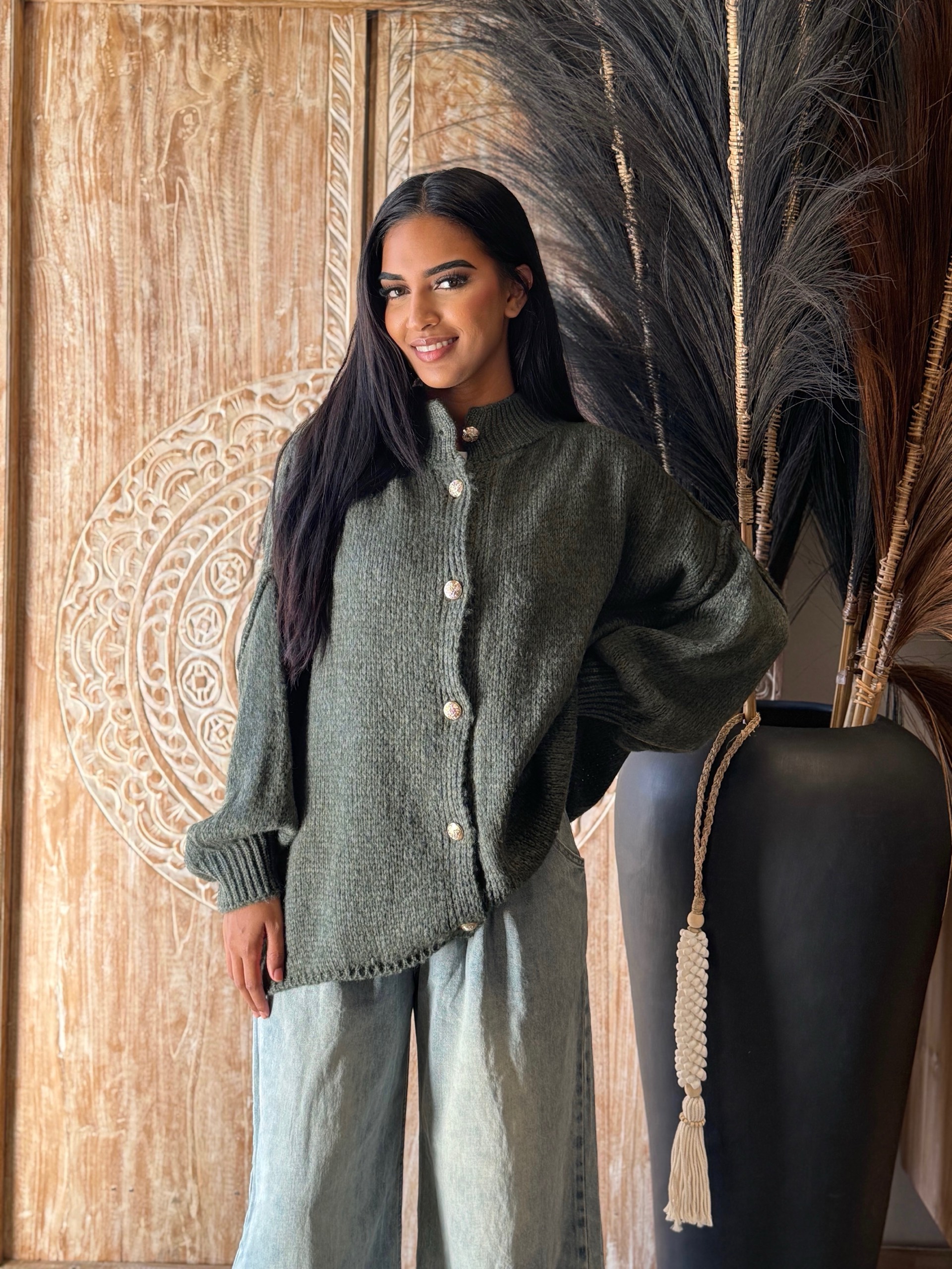 Gilet oversize en maille moelleuse boutons dorés — visuel 4