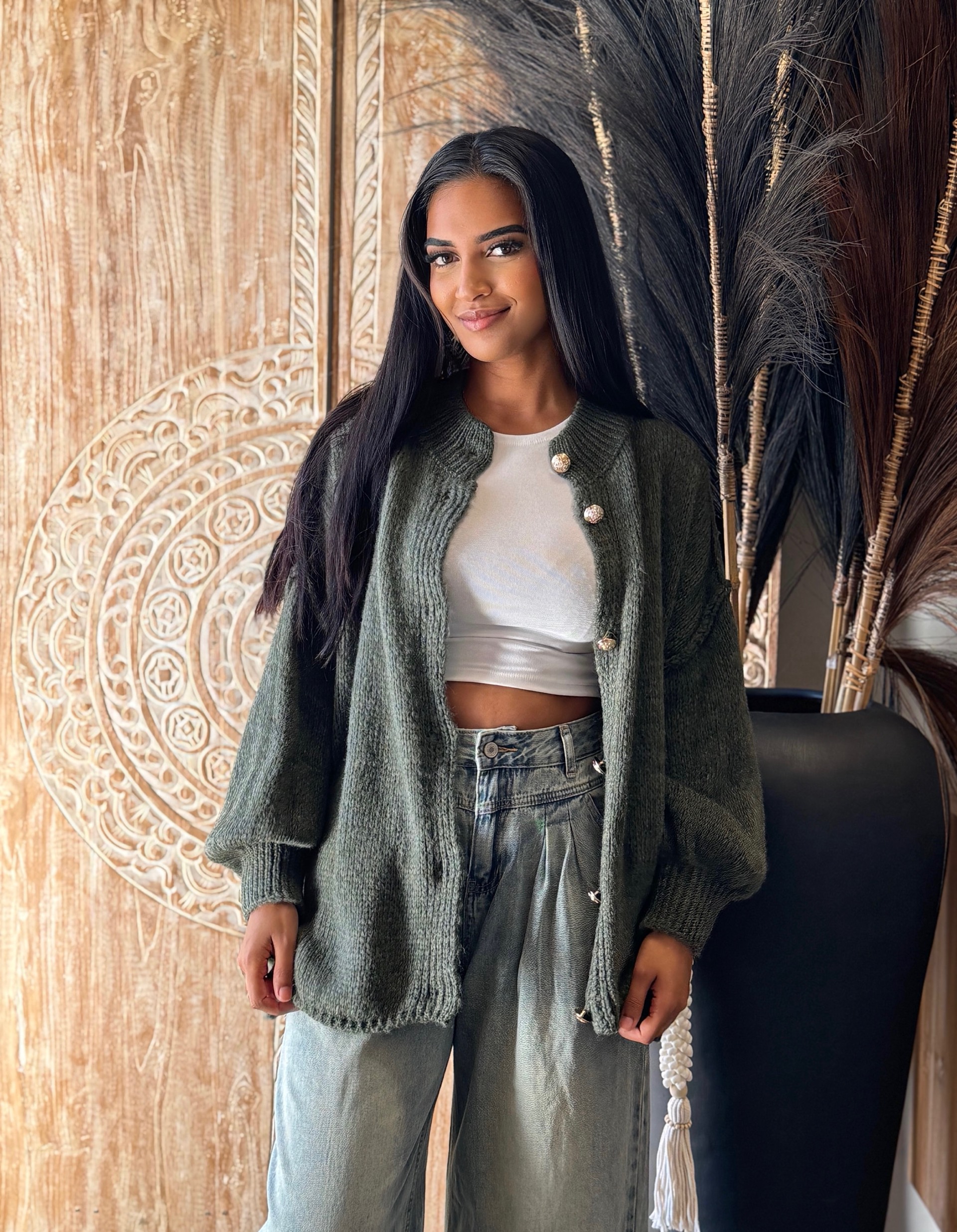 Gilet oversize en maille moelleuse boutons dorés — visuel 3