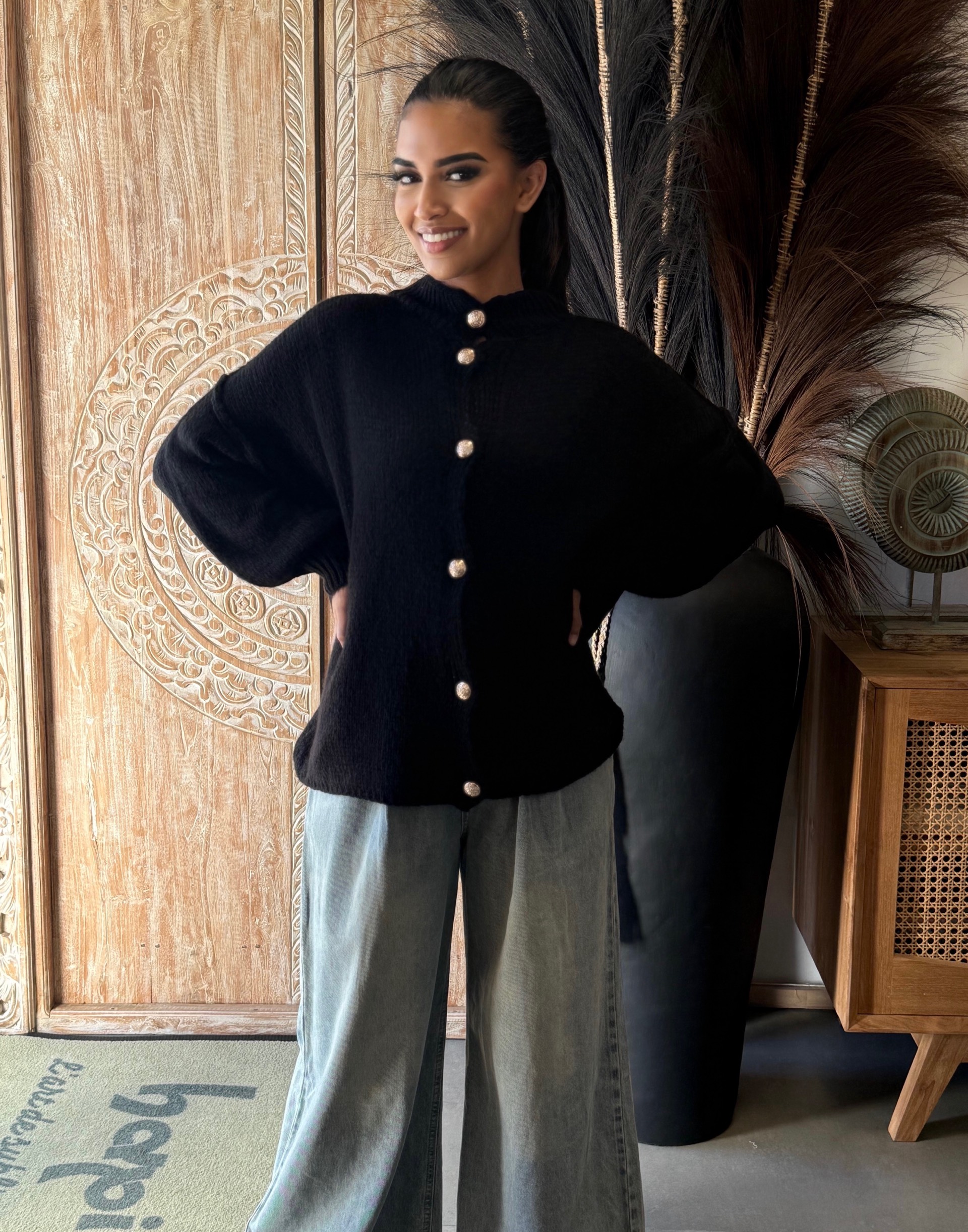 Gilet oversize en maille moelleuse boutons dorés — visuel 2