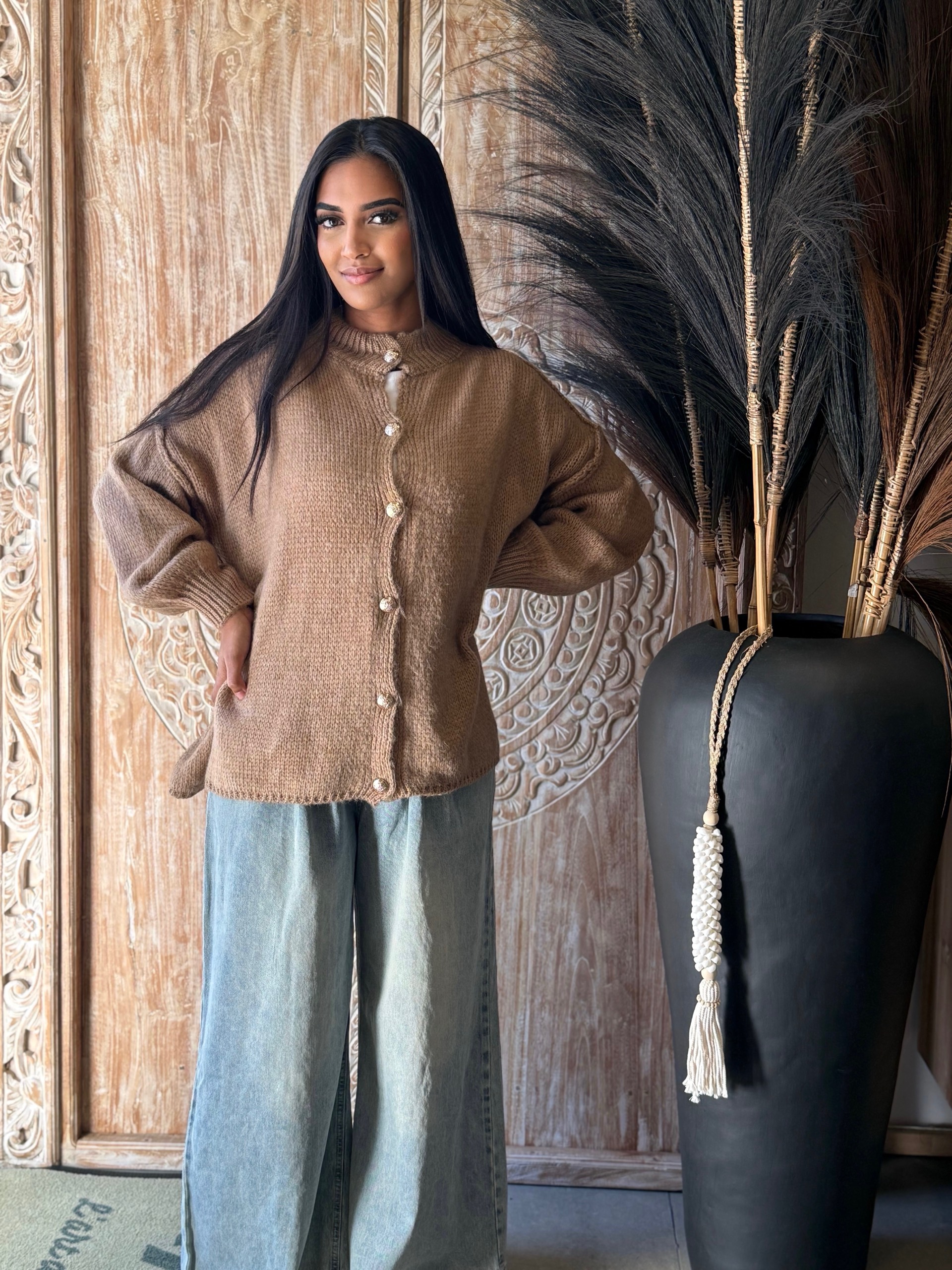 Gilet oversize en maille moelleuse boutons dorés — visuel 6