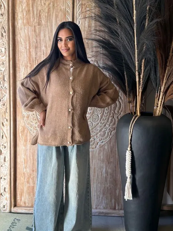 Gilet oversize en maille moelleuse boutons dorés — visuel 6