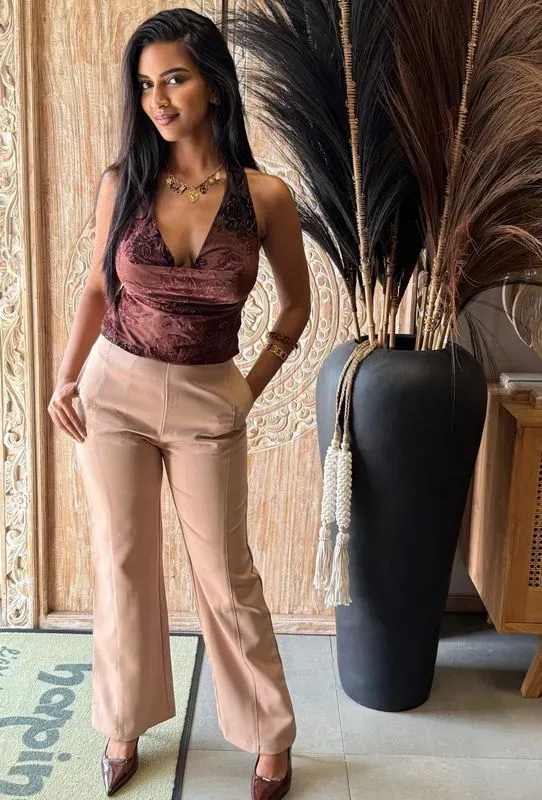 Top dos nu satiné brodé – chic & glamour