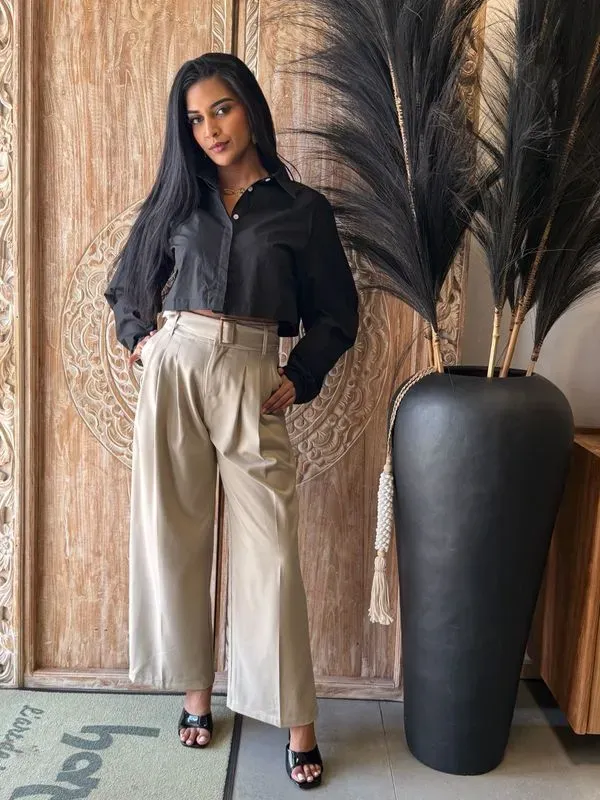 Pantalon large taille haute beige avec ceinture