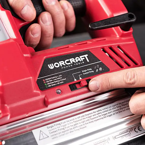 Grosse Cloueuse sans fil WORCRAFT CNS‑S20LiH + batterie 2ah et chargeur — visuel 4
