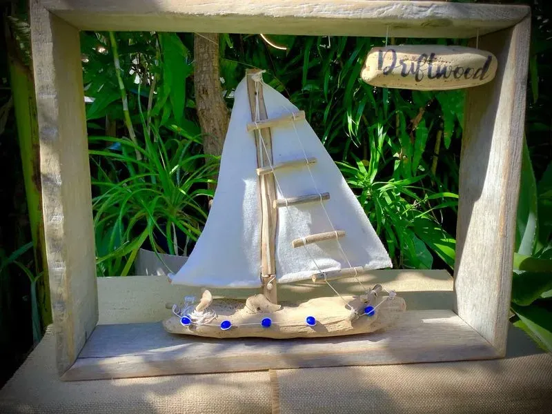 tableau àvec bateau a voile / bois flotté naturel  — visuel 10