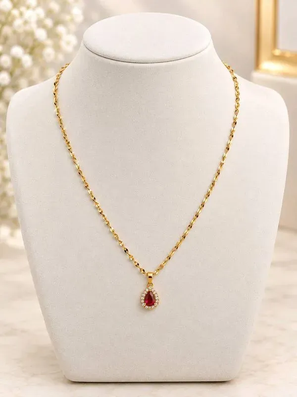Collier plus pendentif en acier inoxydable doré.