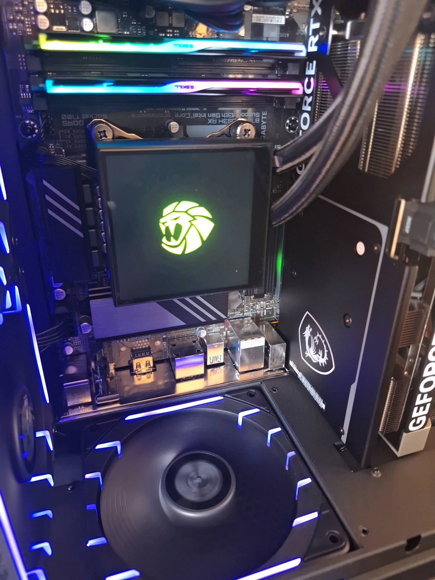 PC Gamer Obsidian Strike Rtx 5070 14600K 32Go DDR5 1To SSD Wifi 750W SFX — visuel 3