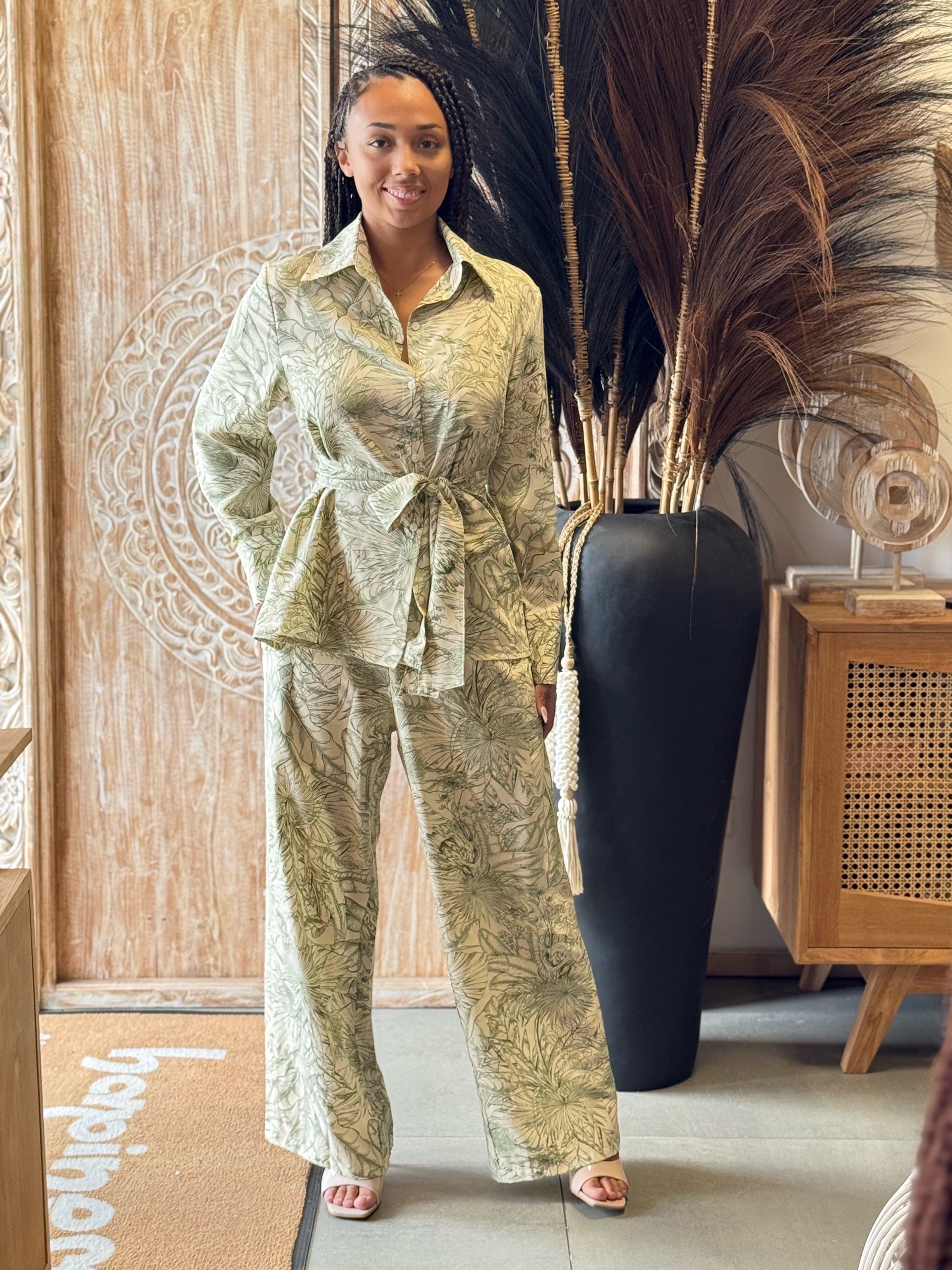 Ensemble pantalon fluide imprimé fleuri avec ceinture bleu ou vert