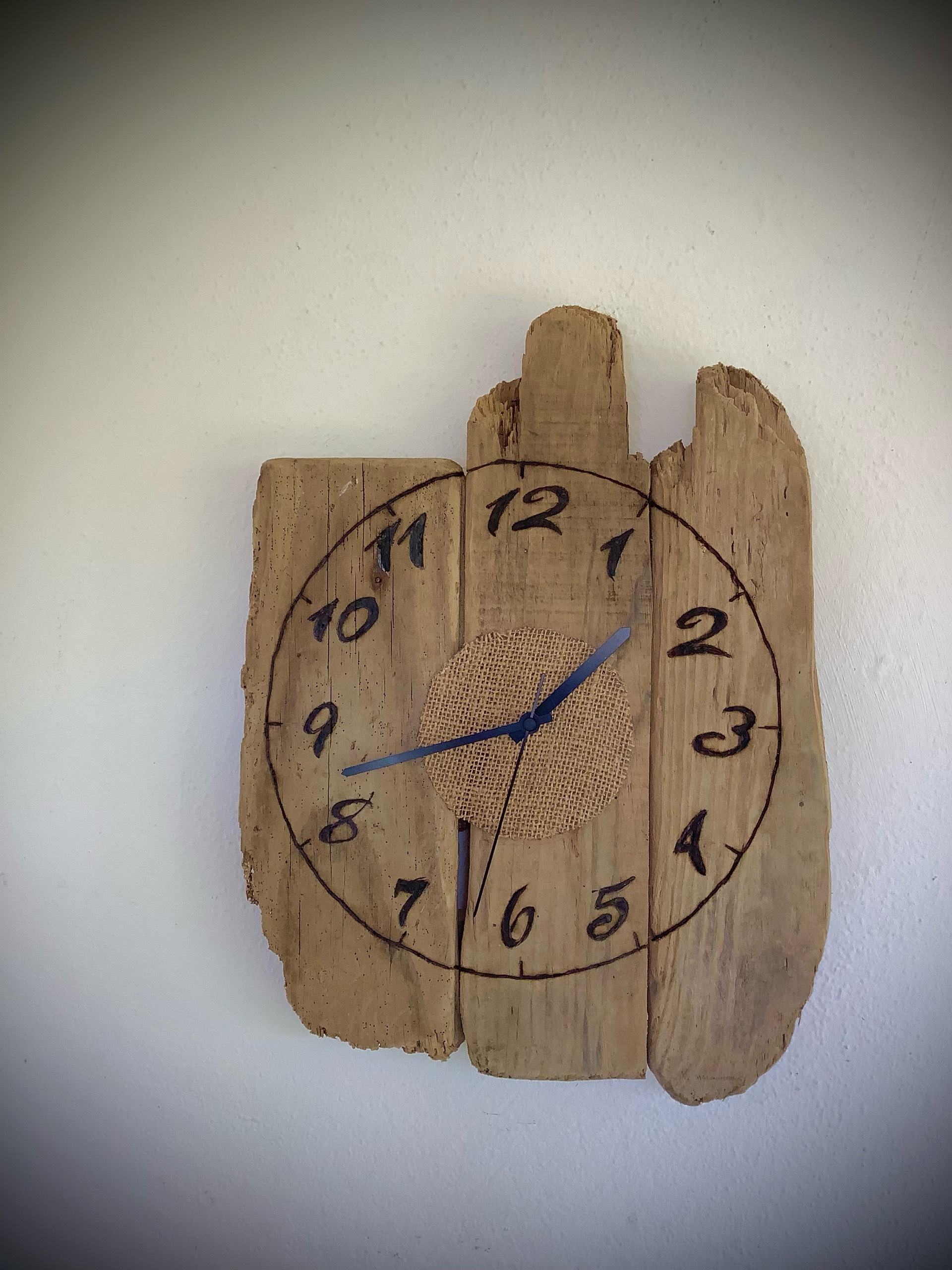 horloge murale en bois flotté naturel brut — visuel 7