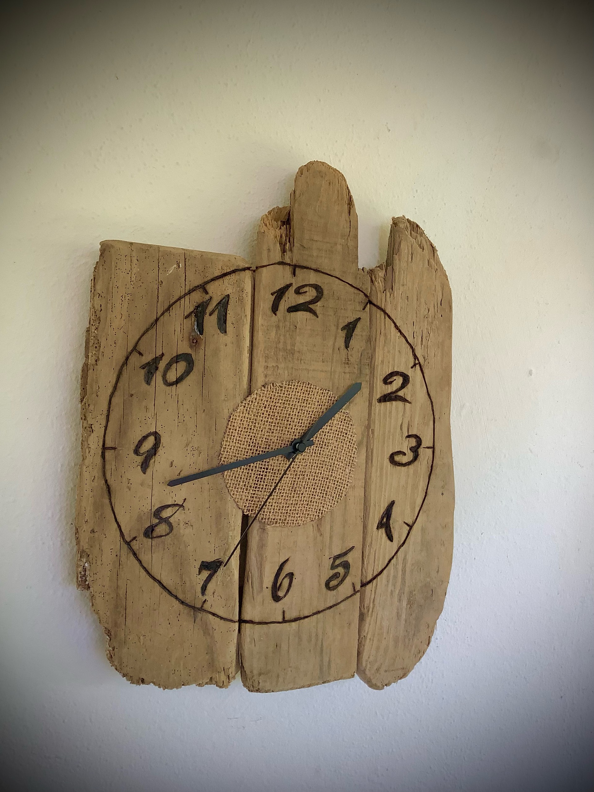 horloge murale en bois flotté naturel brut — visuel 6