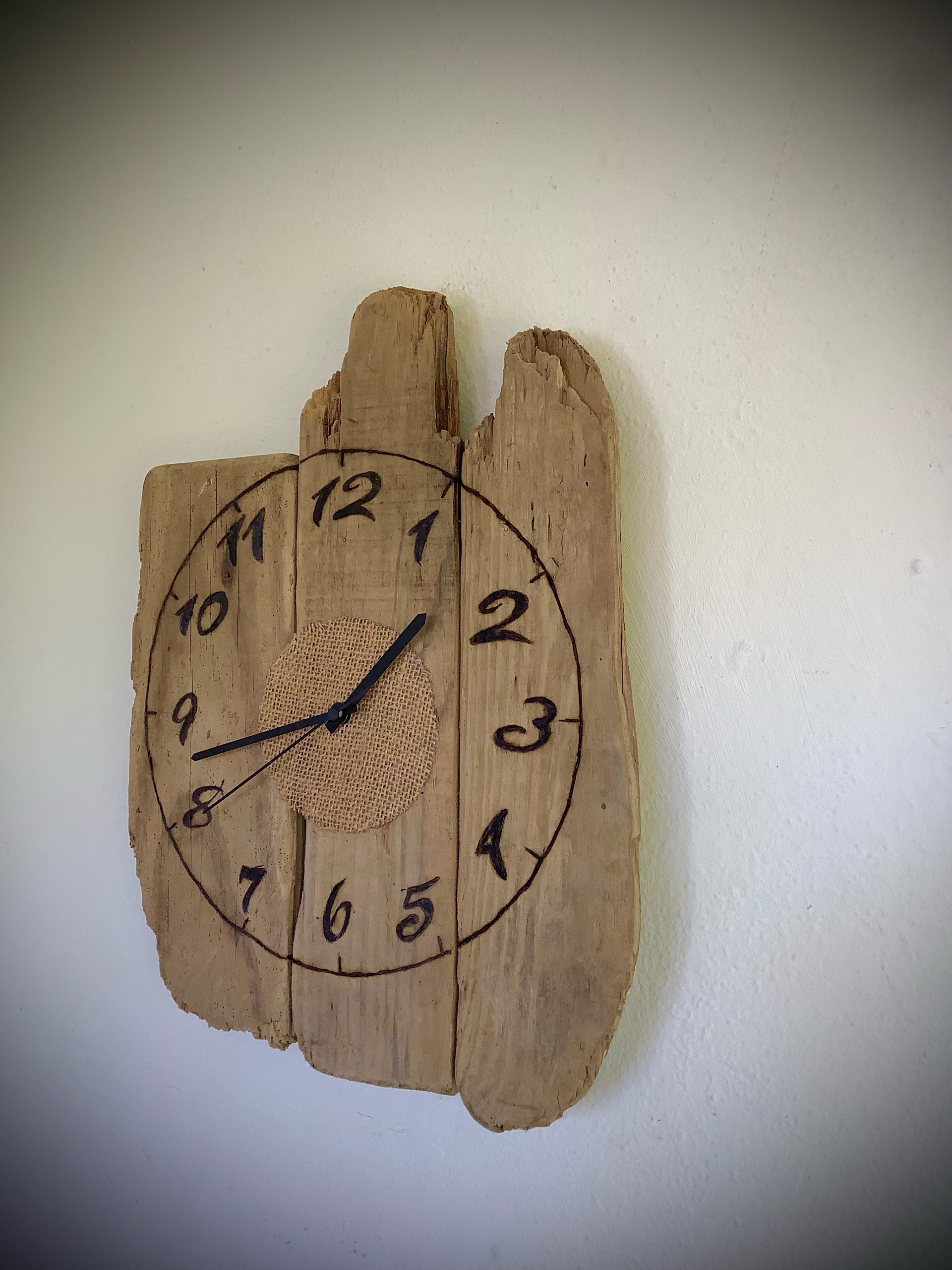 horloge murale en bois flotté naturel brut — visuel 5