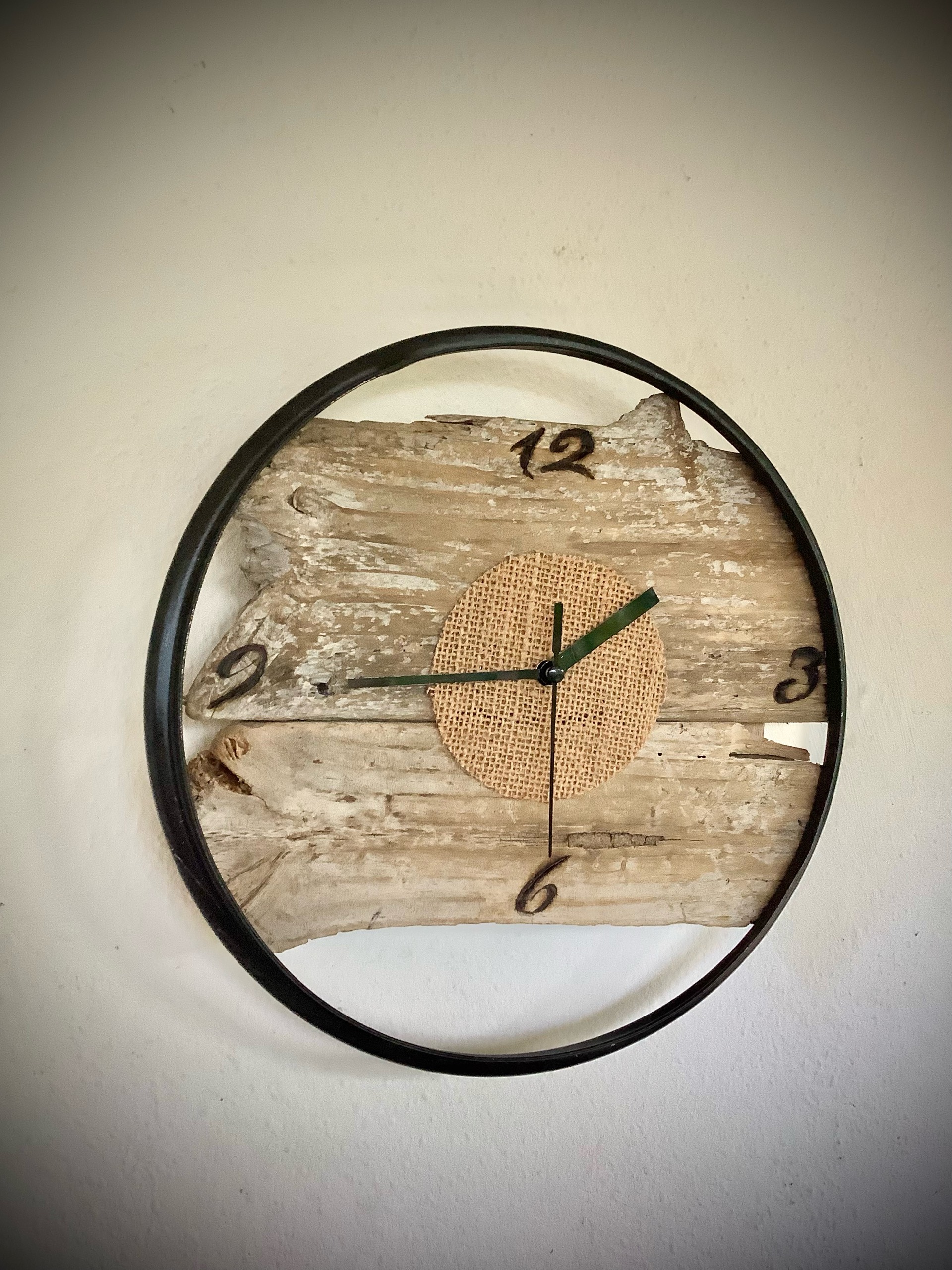 horloge murale en bois flotté naturel  — visuel 9