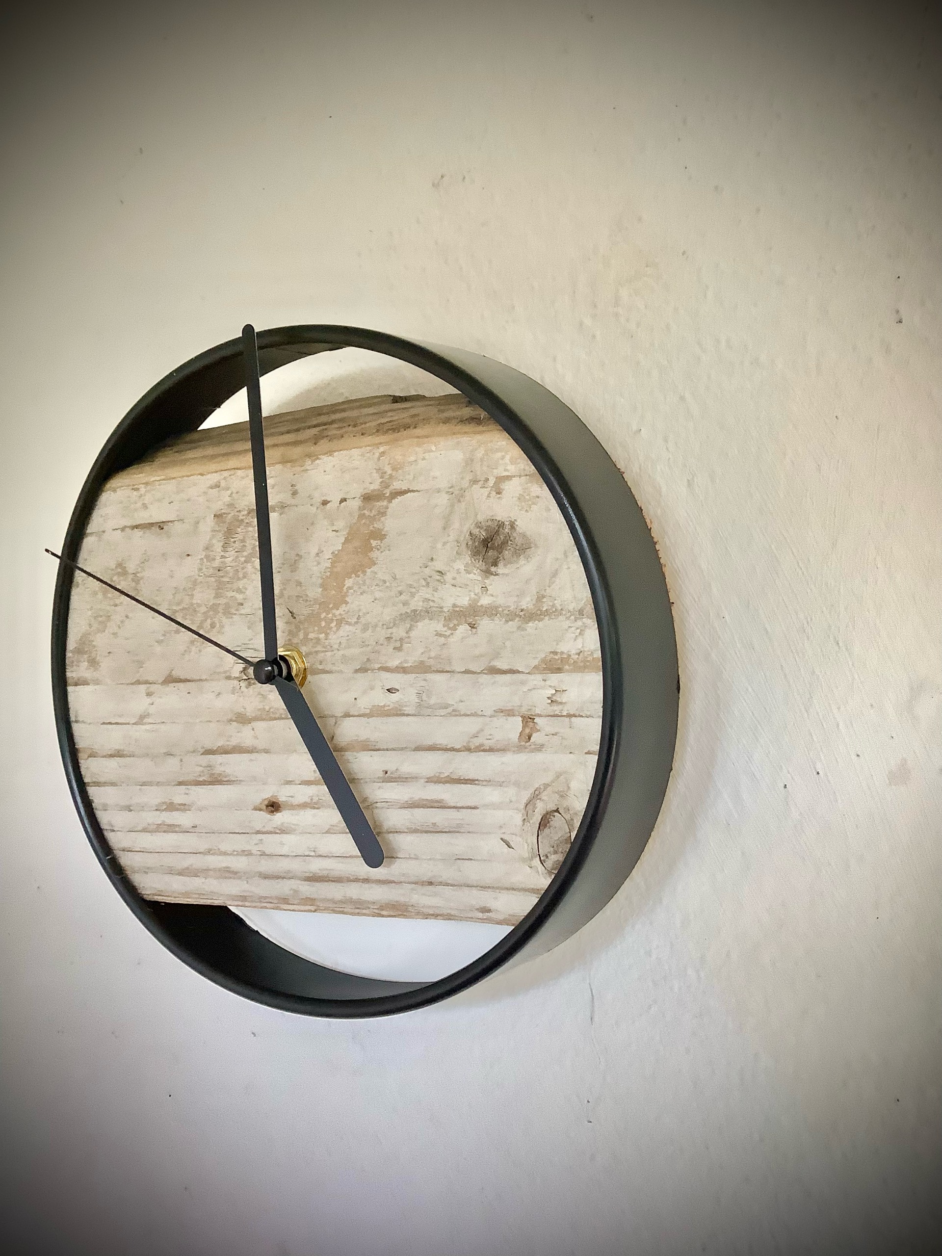 horloge murale en bois flotté naturel  — visuel 8