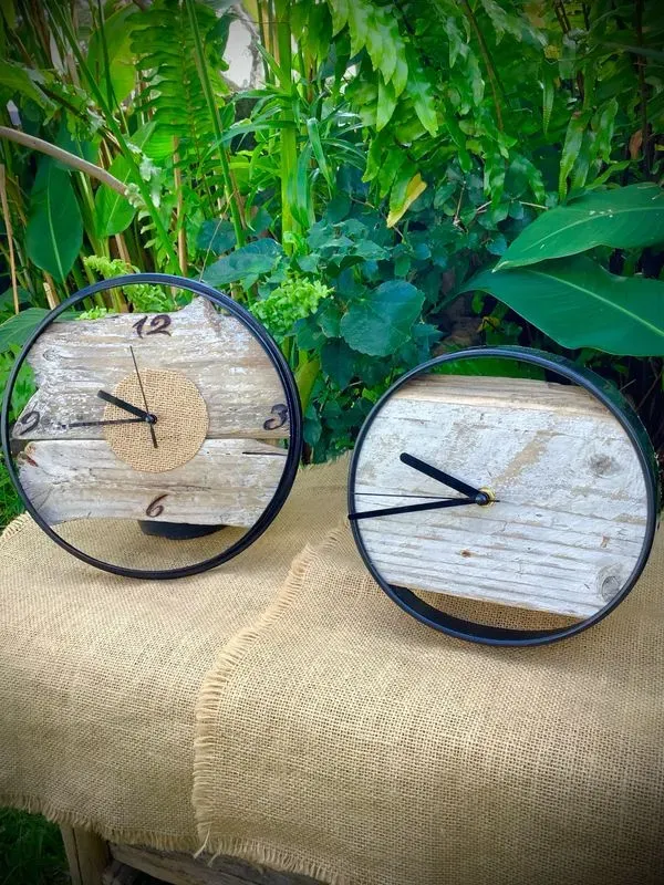 horloge murale en bois flotté naturel