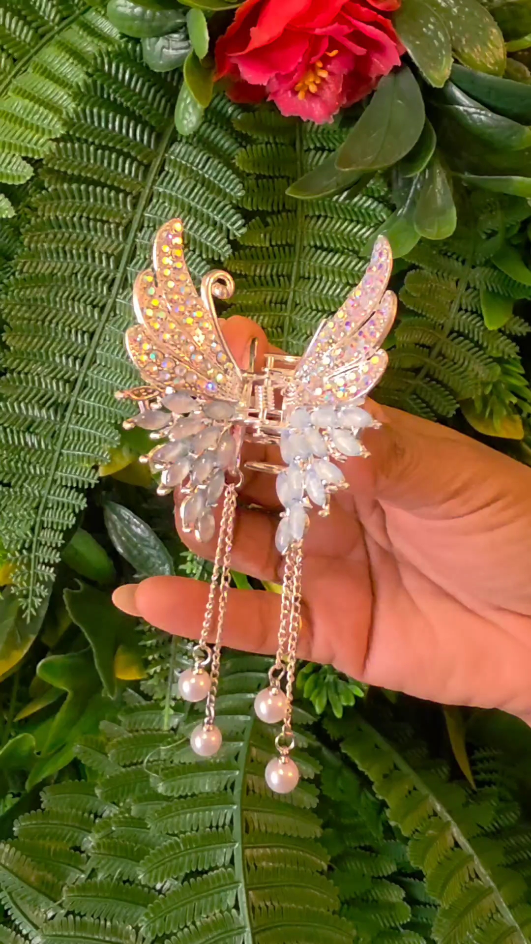 Pince papillon argentée strass et perles pendantes — visuel 2