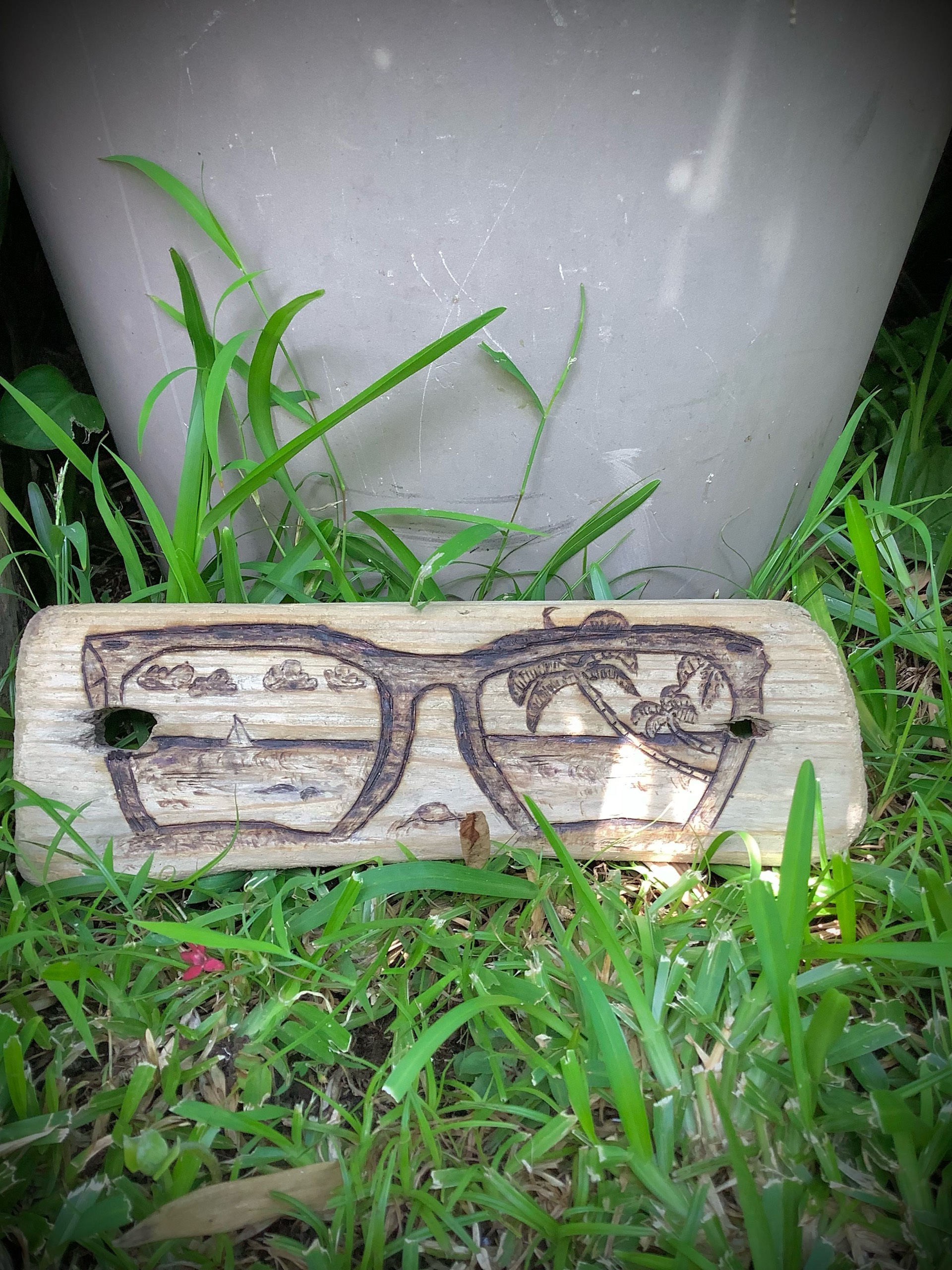 gravure manuelle sur bois flotté 