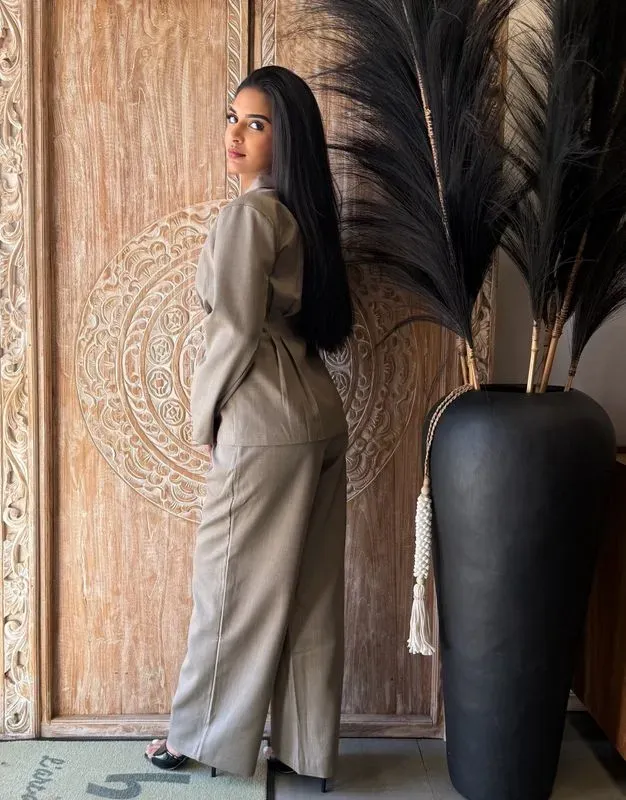 Ensemble tailleur femme - Blazer et pantalon élégant — visuel 4