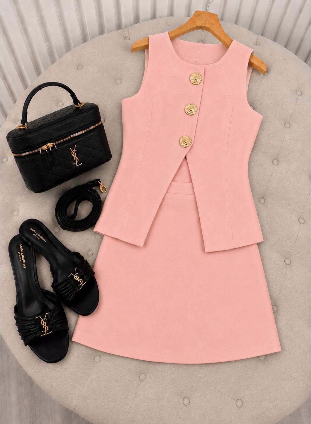 Ensemble jupe courte rose pastel élégante boutons dorés
