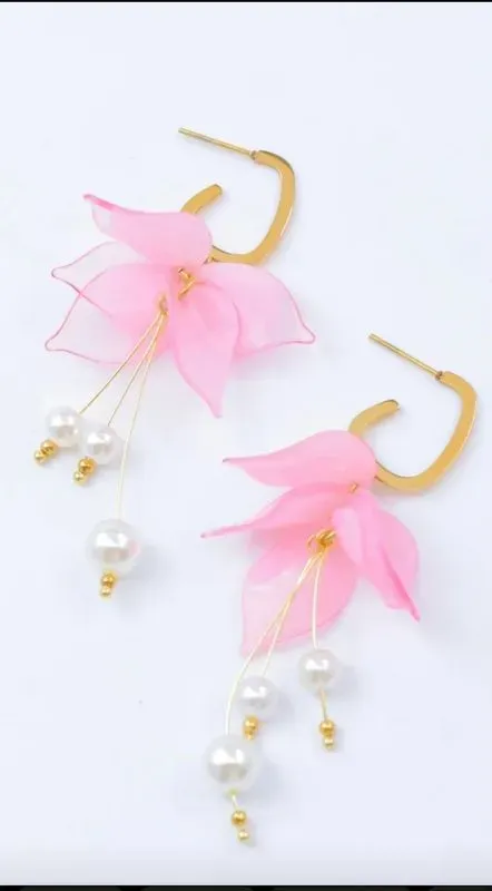 Boucle d’oreille motif fleur