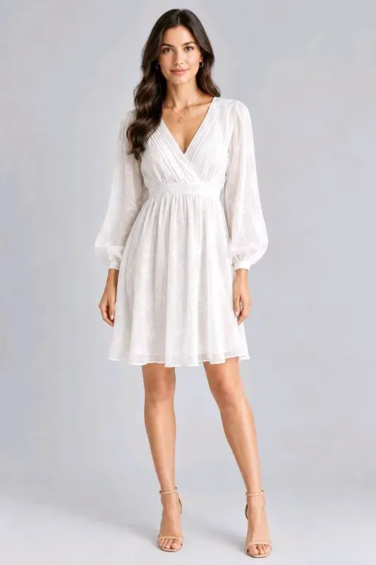 Robe courte blanche manches bouffantes
