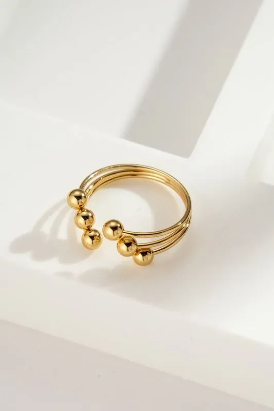 Bague dorée à cinq anneaux sphériques style sculptural moderne et élégant