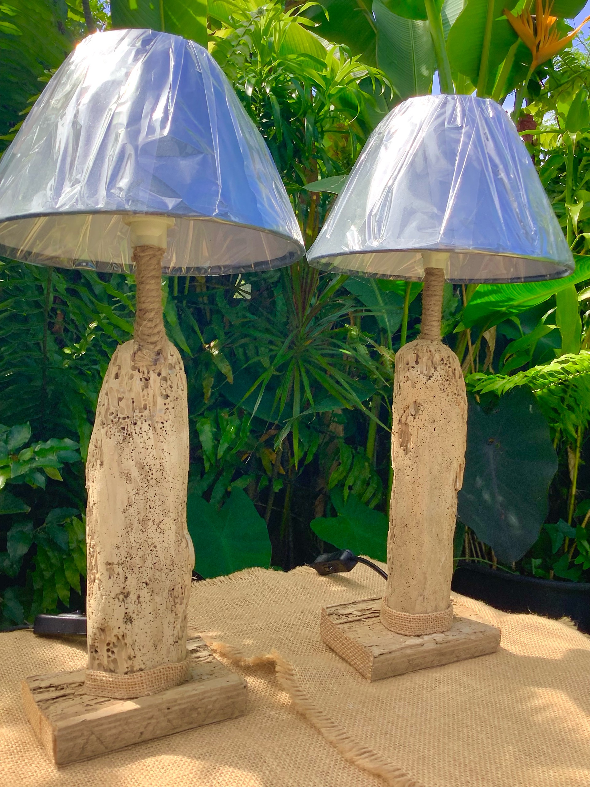 lampe de chevet en bois flotté authentique — visuel 4