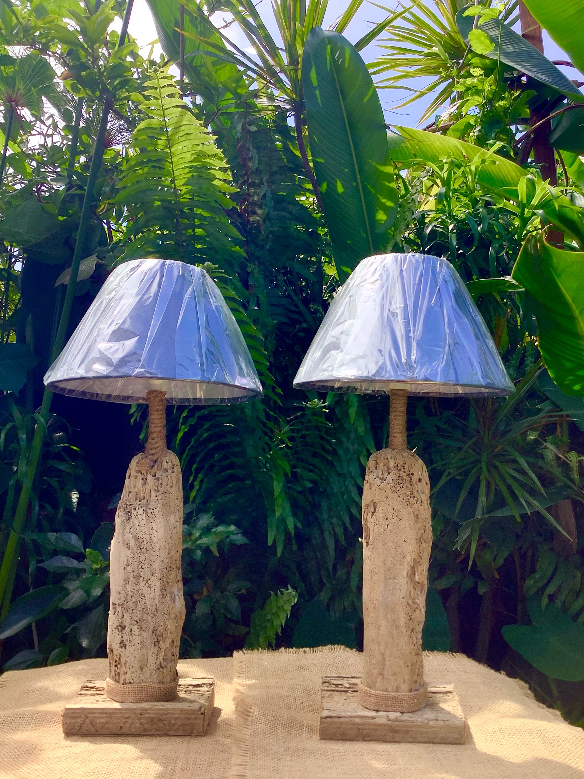 lampe de chevet en bois flotté authentique — visuel 3