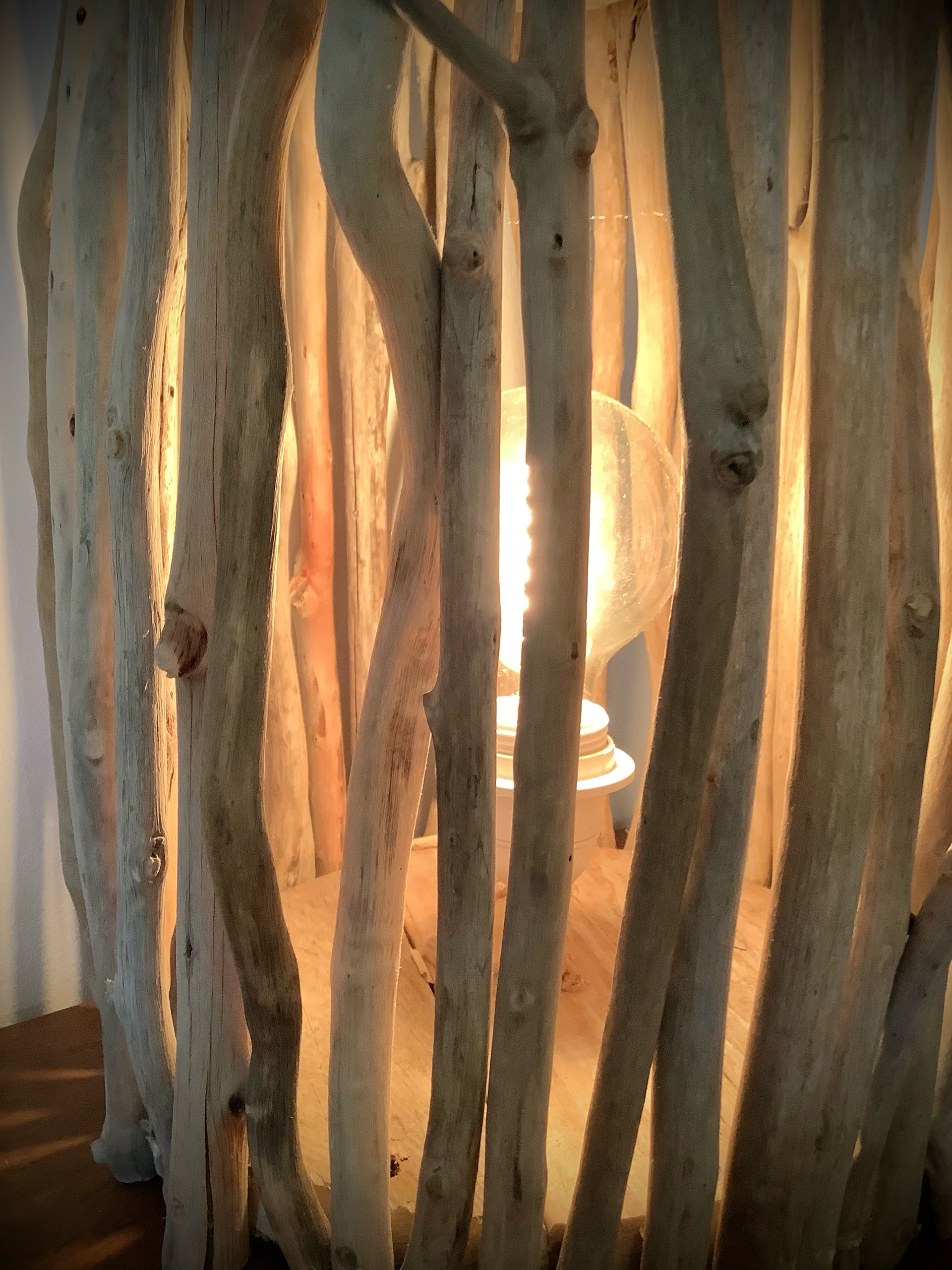 lampe « cage à lumière » en bois flotté naturel — visuel 5