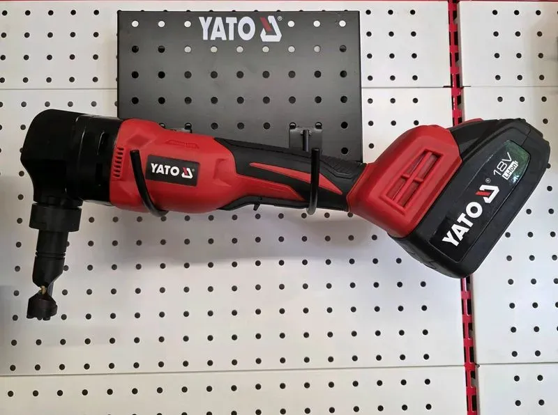 YATO Grignoteuse 18V Li-Ion 4.0 Ah - Coupe tôle 1,6 mm