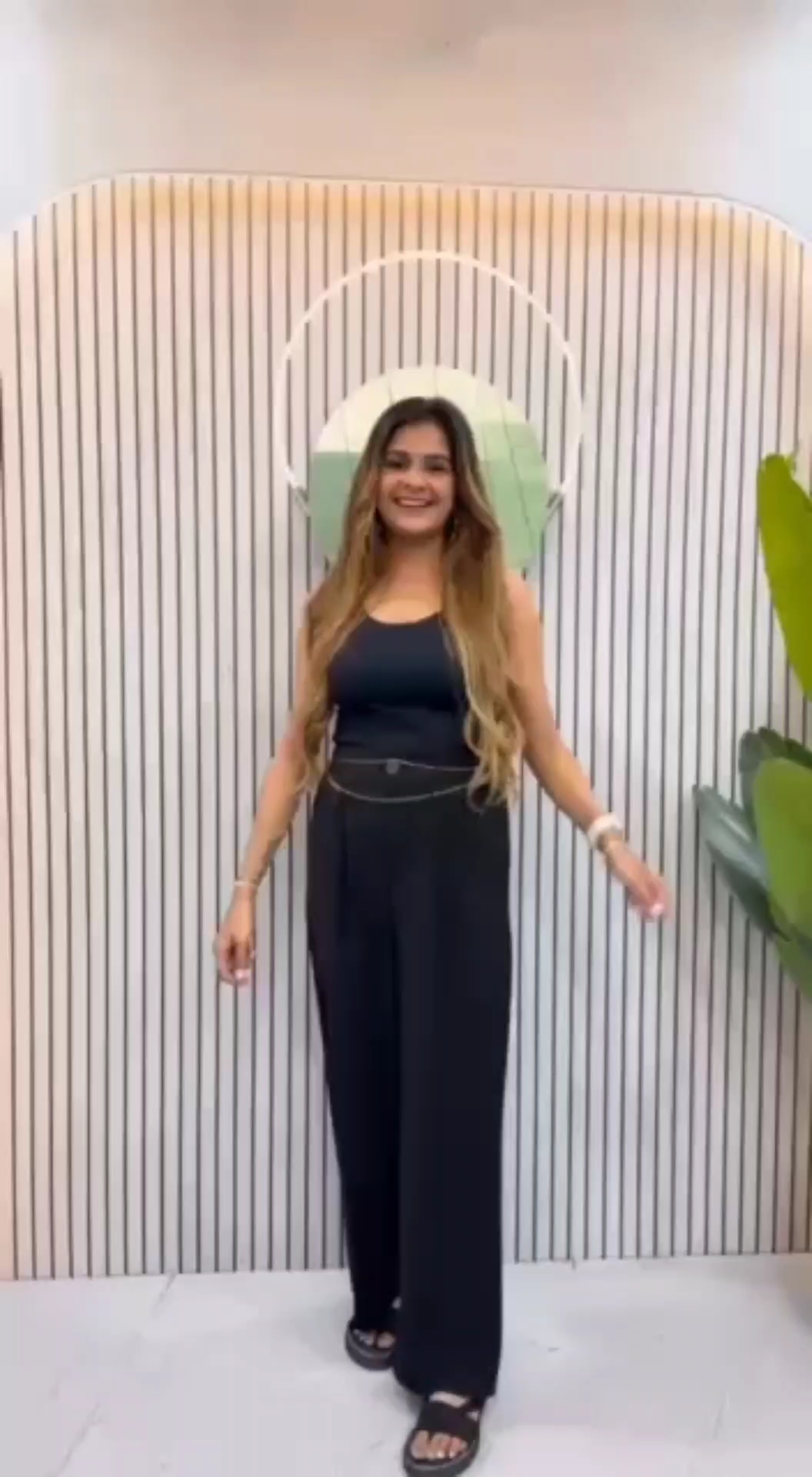 OFFRE SPÉCIALE Saree zip prêt à porter jaune vif et blouse verte bordure dorée — visuel 2