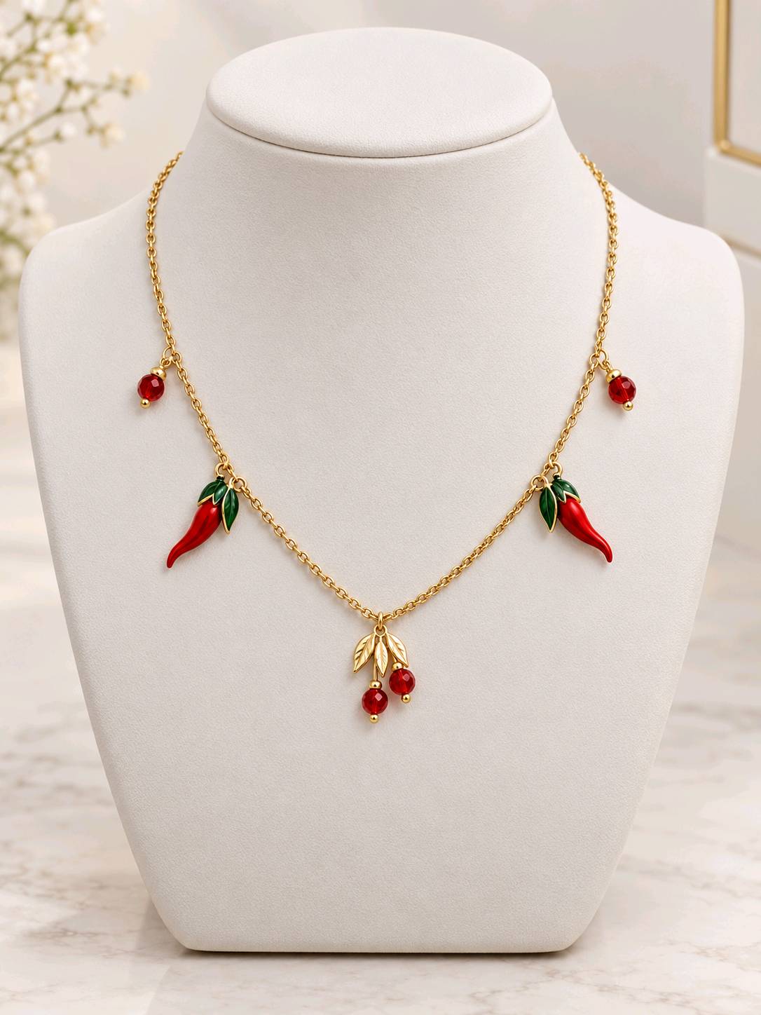 Collier acier inoxydable doré aux piments rouges et perles - Style vintage bohème