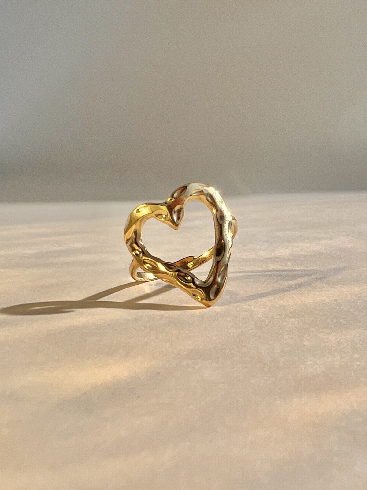 Bague cœur organique acier inoxydable doré — visuel 2
