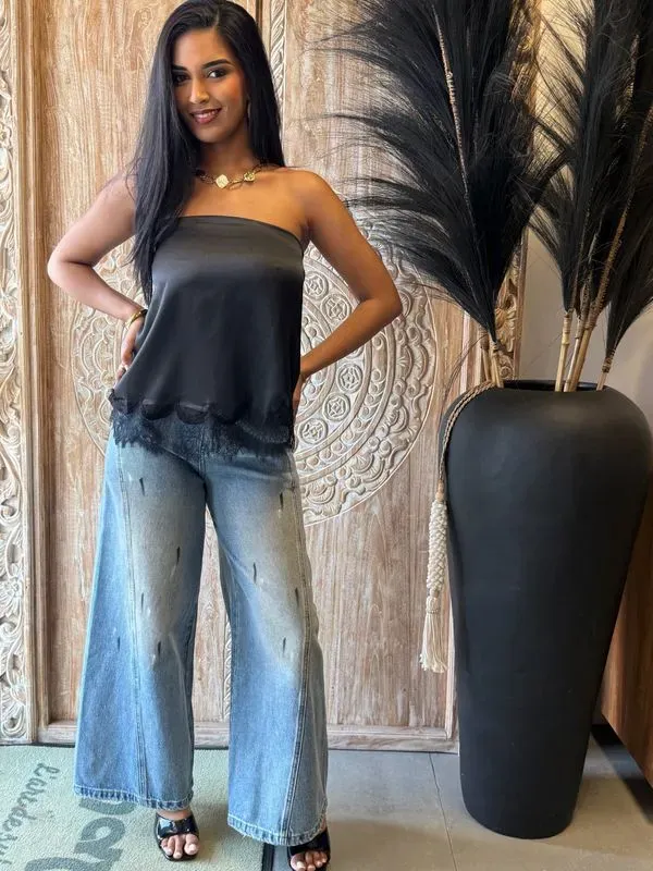 Haut bustier satinée aux détails à dentelle  — visuel 4
