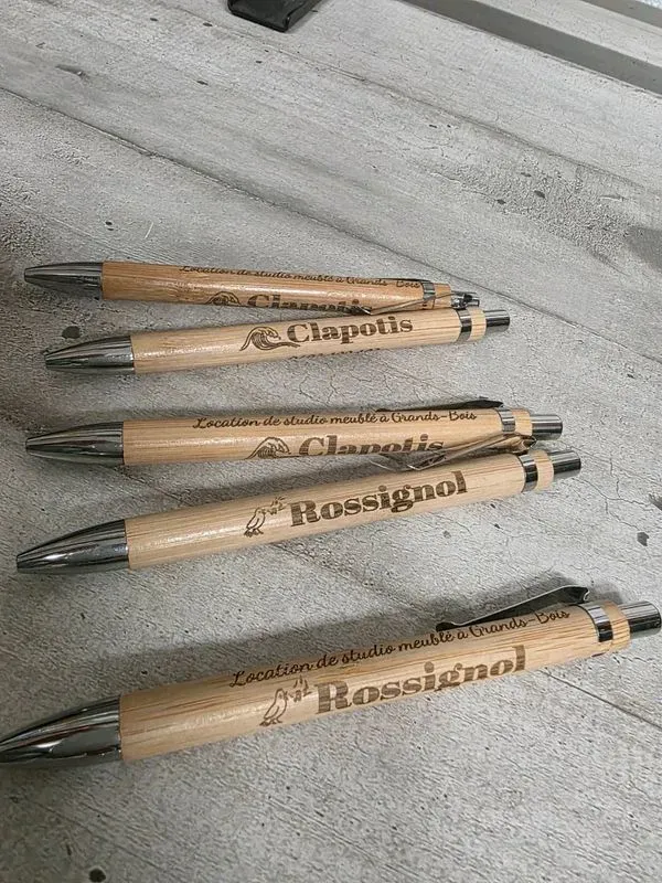 stylos en bambous gravés