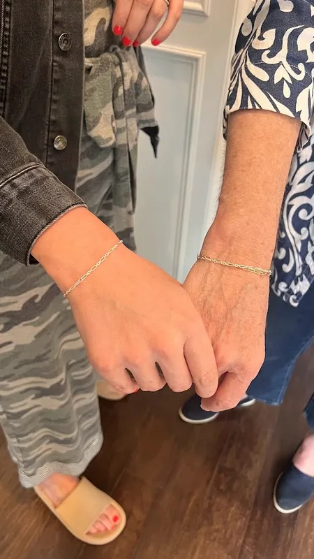 Person with sensitive skin comfortably wearing permanent jewelry.