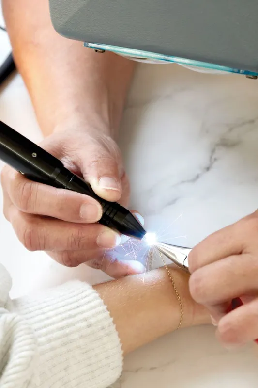 Video demonstration of the seamless 'zapping' process for applying couples' permanent jewelry