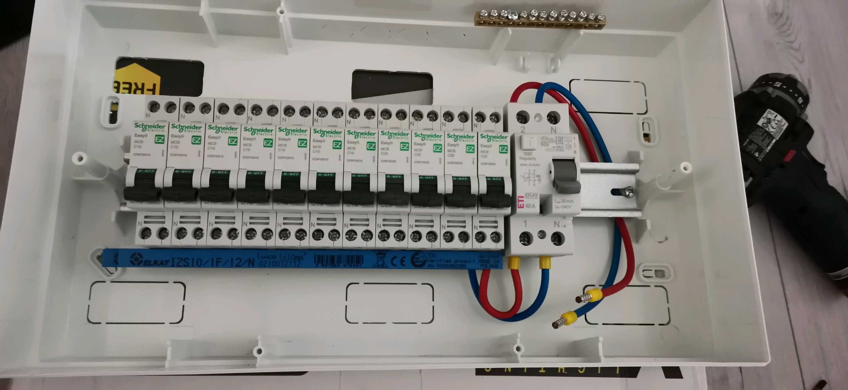Engedéllyel rendelkező villanyszerelő - Electrician autorizat – lucrări 7