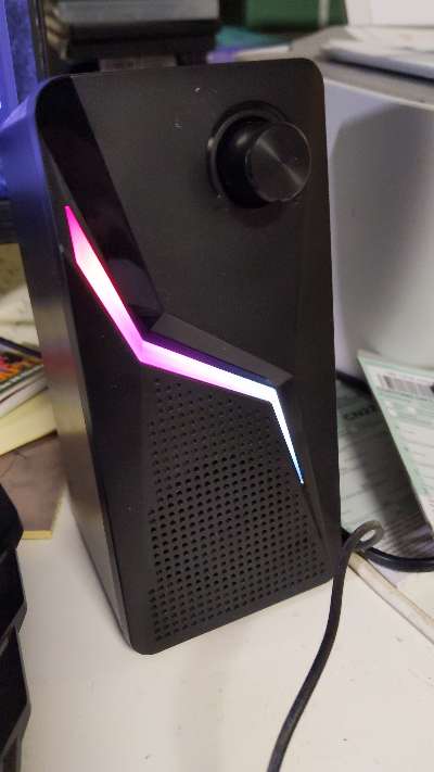 RGB Högtalare med volymkontroll - Elektronik till salu i Sävsjö