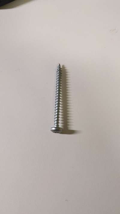 Skruv, metall - 5 kr till salu i Sävsjö