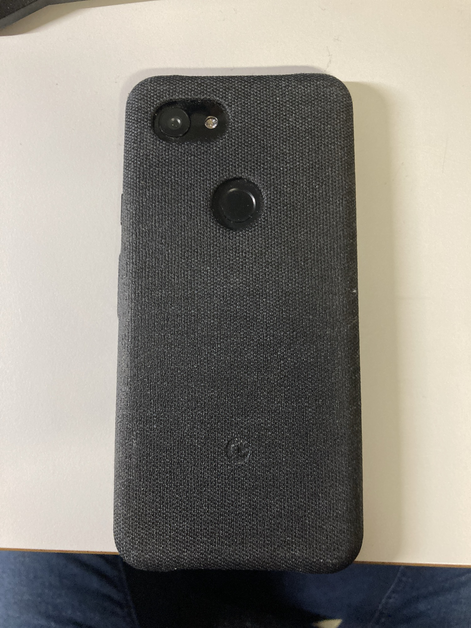 Google Pixel 3a med tygskal bild 2