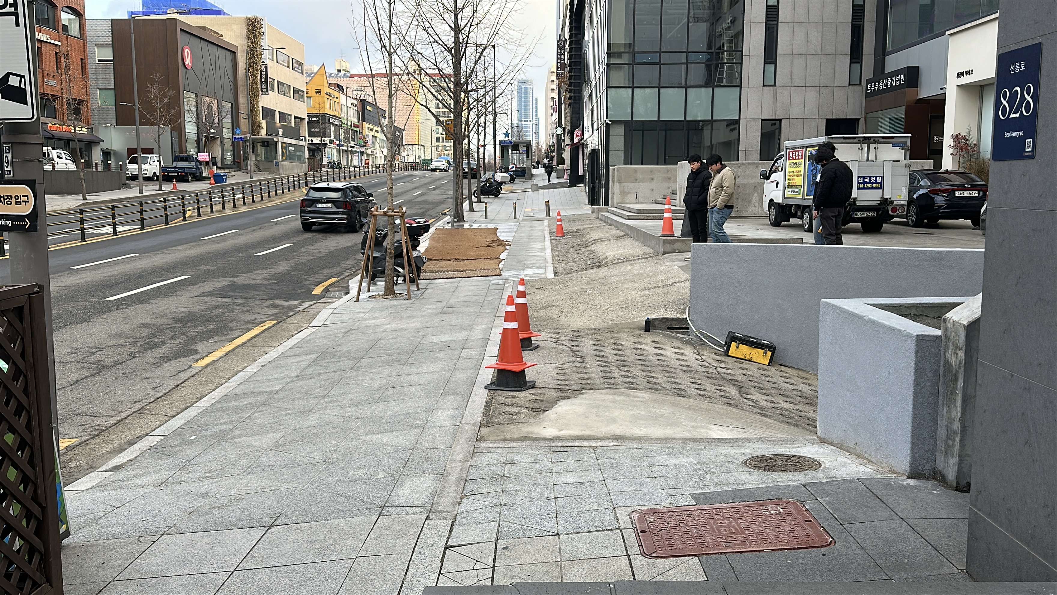 서울 강남구 상업용 빌딩 주차장 램프 도로열선 시공 과정 사진 5