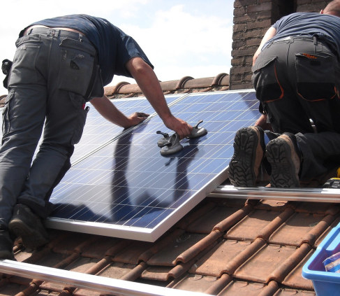 Moderne woning met zonnepanelen