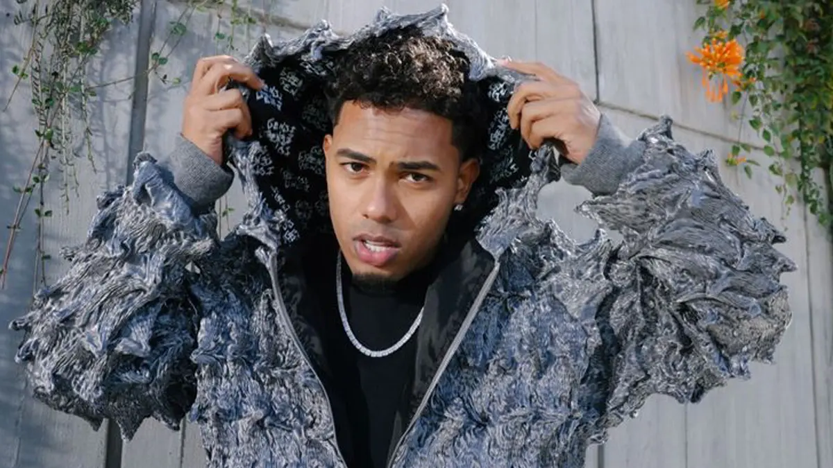 Myke Towers arrasa con “Tengo Celos” y logra triple coronación en Billboard