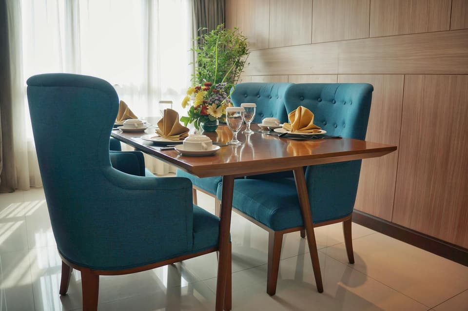 6-Seater Dining Table