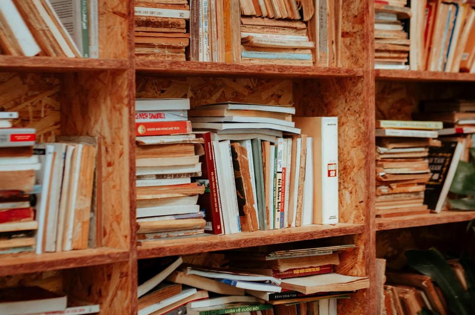 Slim Paperback Shelf